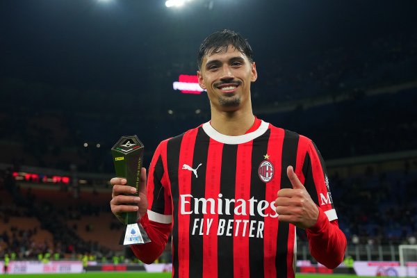Longo: Manchester City is finalizing the details of Reindes  deal with Milan, with the transfer fee of about 70 million euros